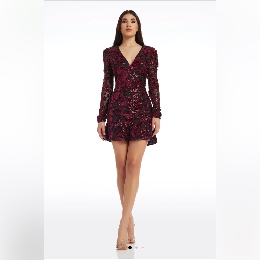 DRESS THE POPULATION
Chic Long Sleeve Burgundy Dress.